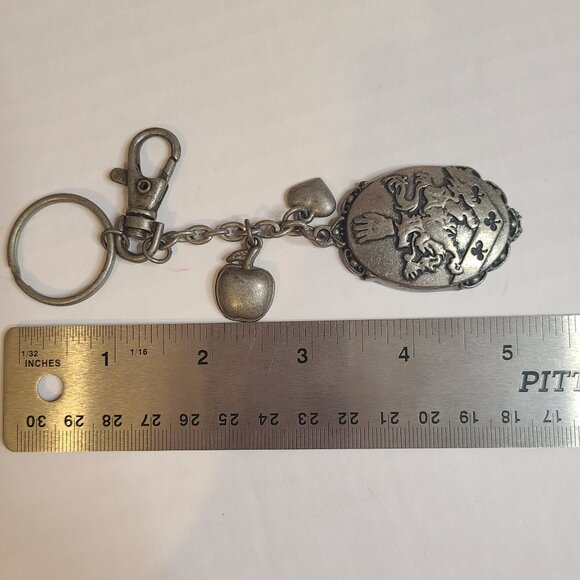 Twilight Cullen Family Crest Keychain by Summit Ent. - Picture 3 of 4